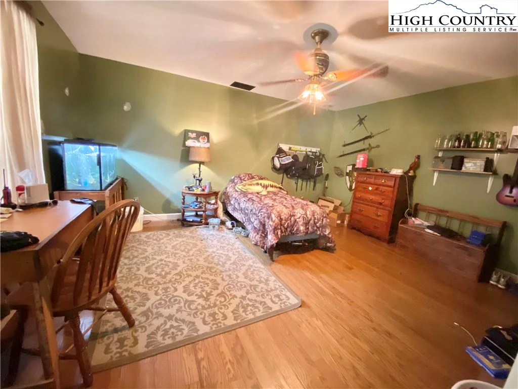 Image number 7 for the current listing