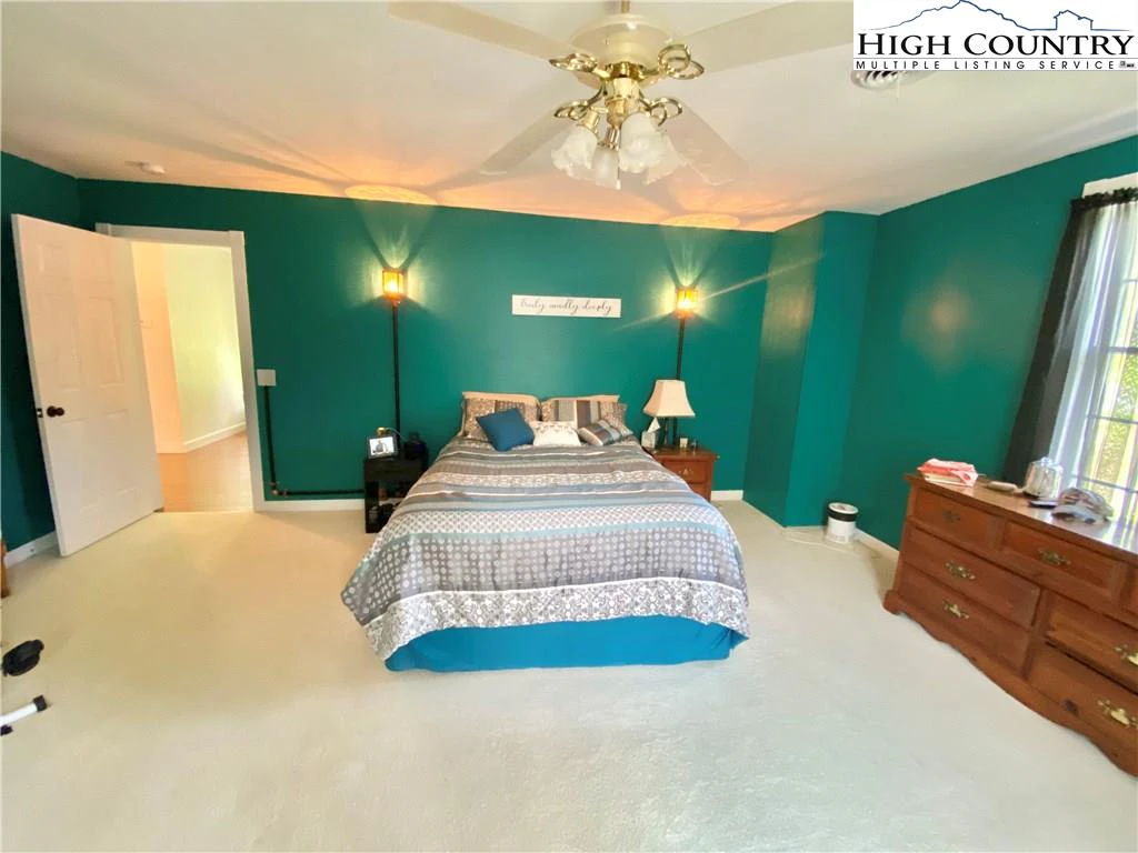 Image number 9 for the current listing