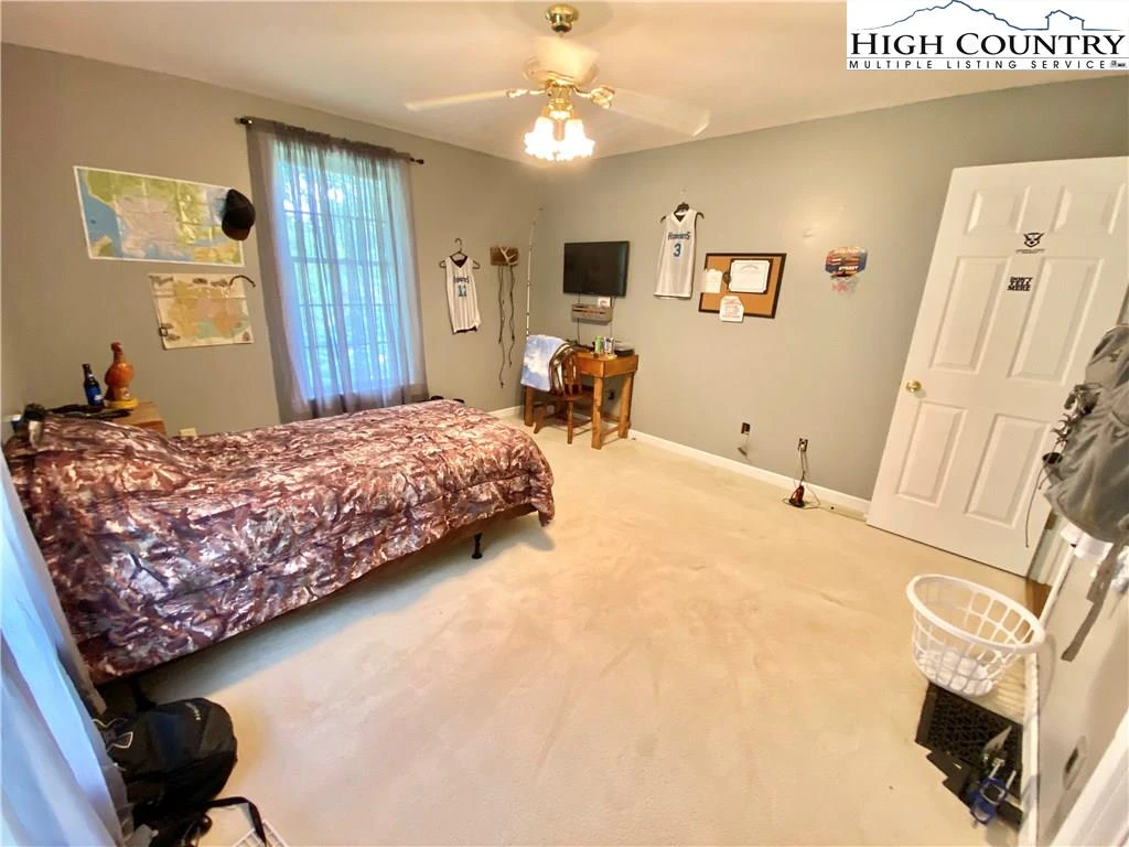 Image number 2 for the current listing