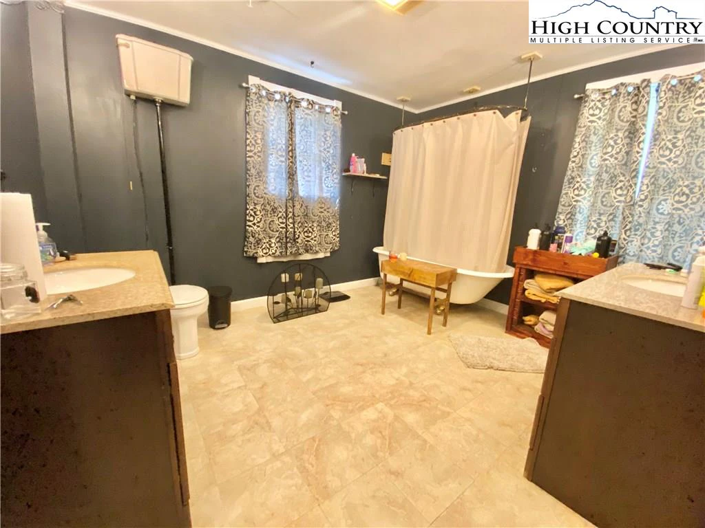 Image number 13 for the current listing