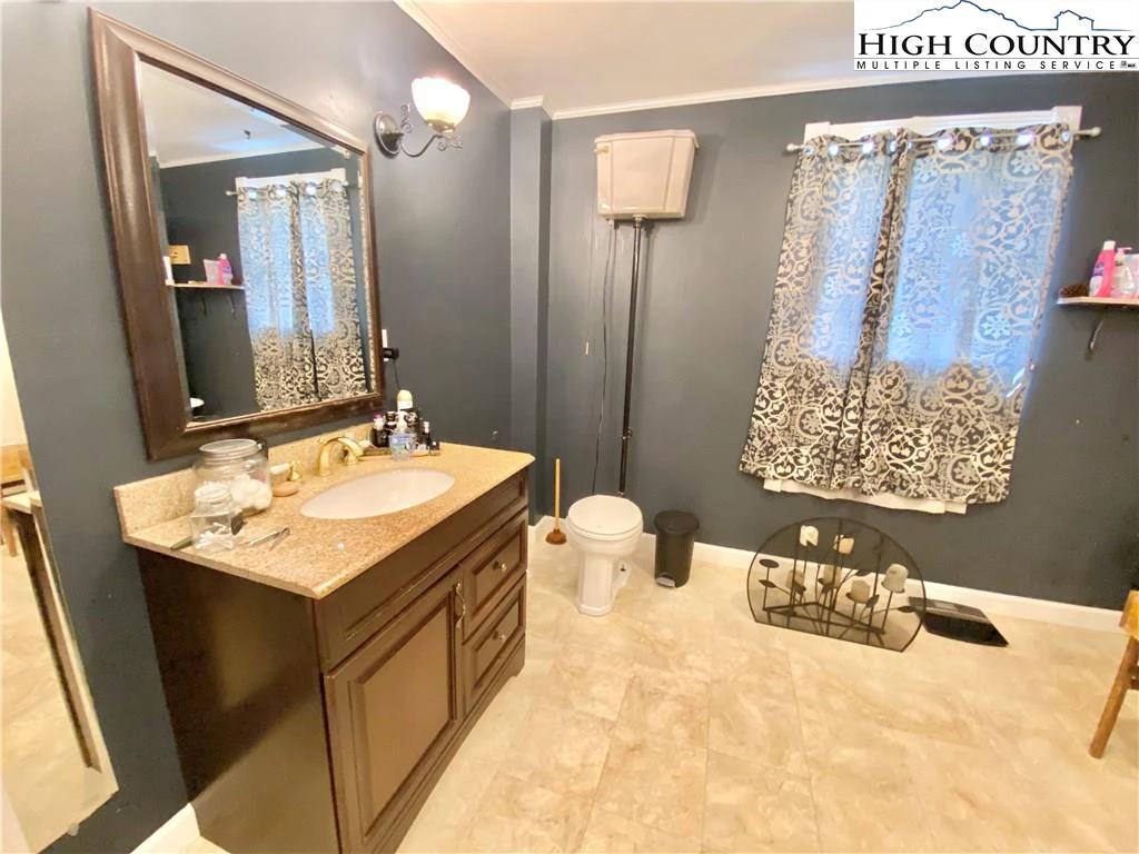Image number 14 for the current listing