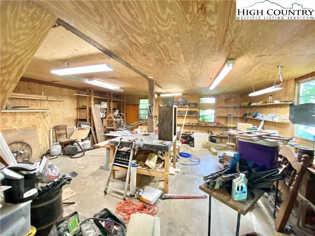 Image number 17 for the current listing