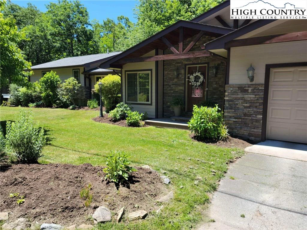 Image number 1 for the current listing