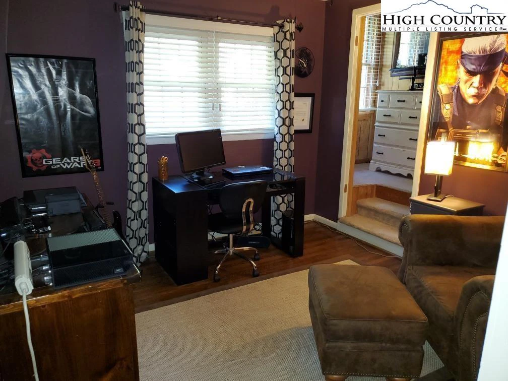 Image number 5 for the current listing