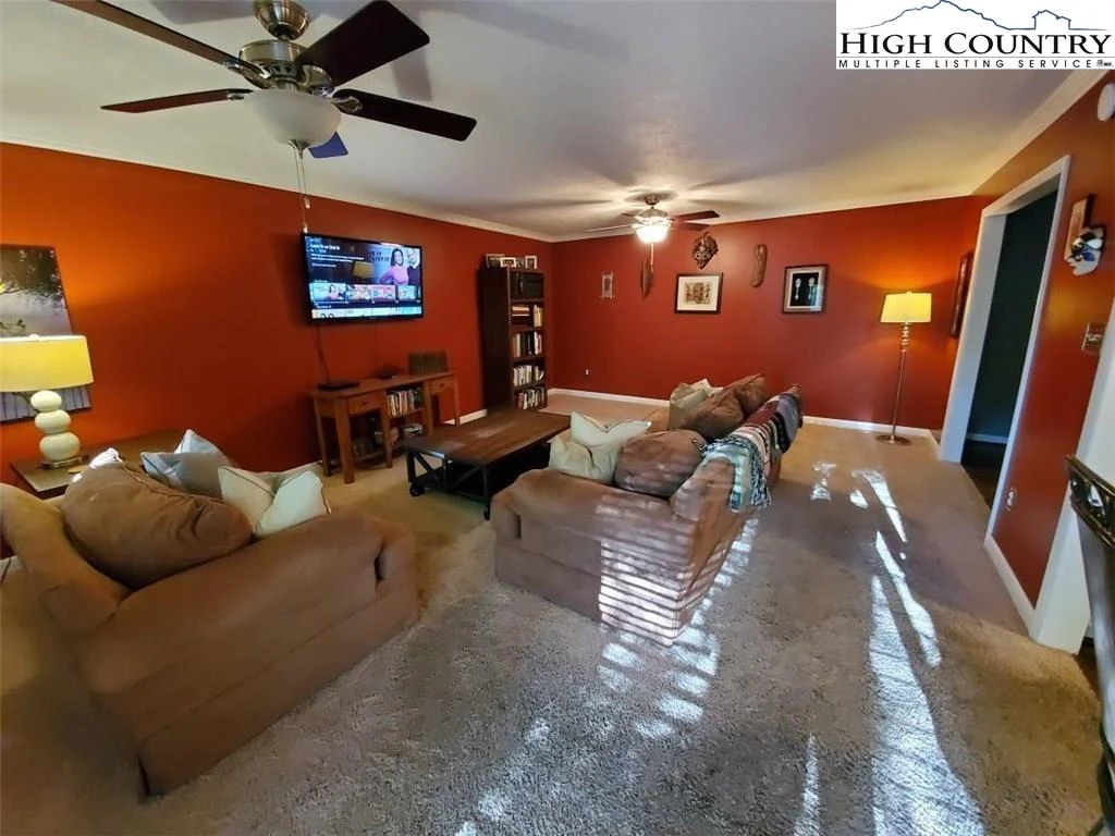 Image number 6 for the current listing