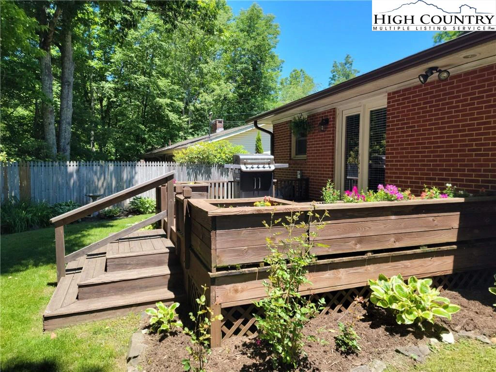Image number 15 for the current listing