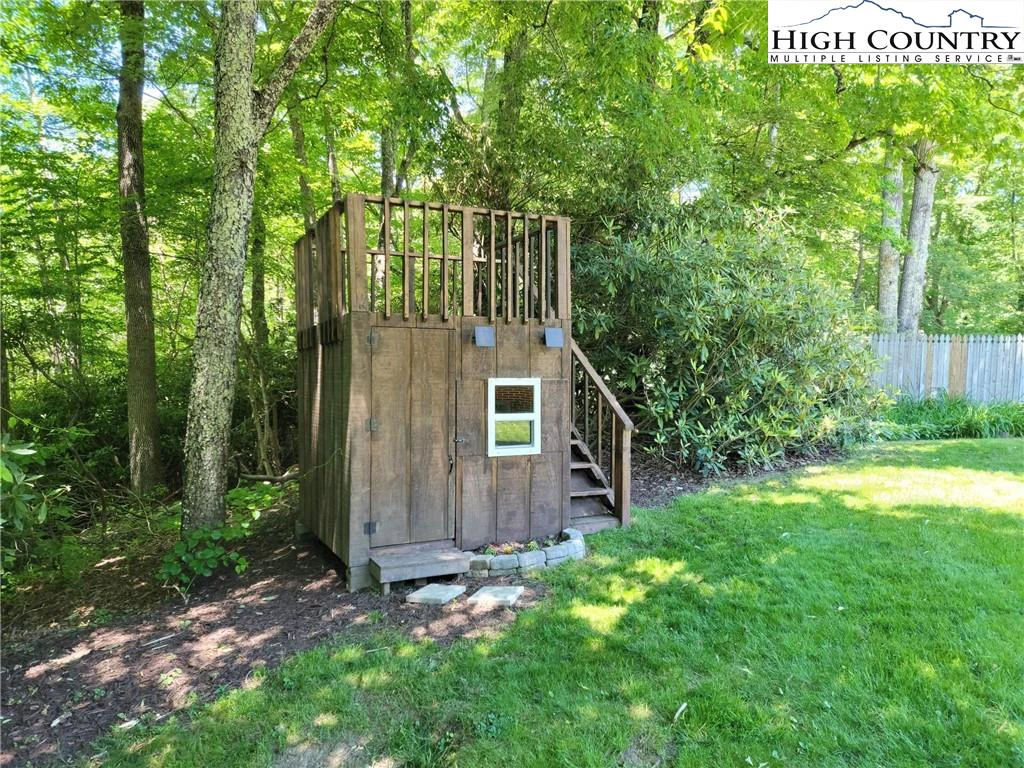 Image number 19 for the current listing