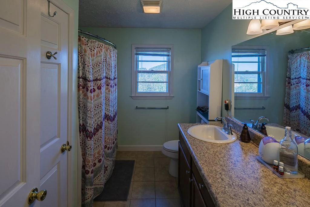 Image number 3 for the current listing