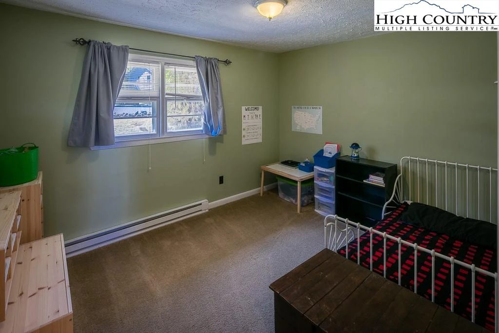Image number 4 for the current listing