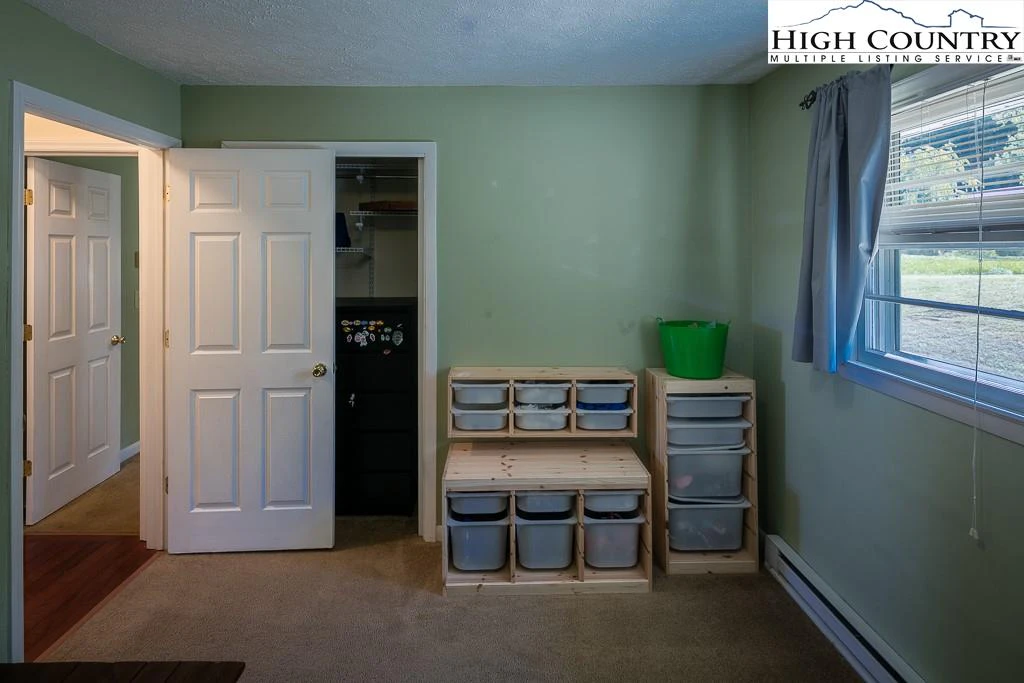 Image number 6 for the current listing