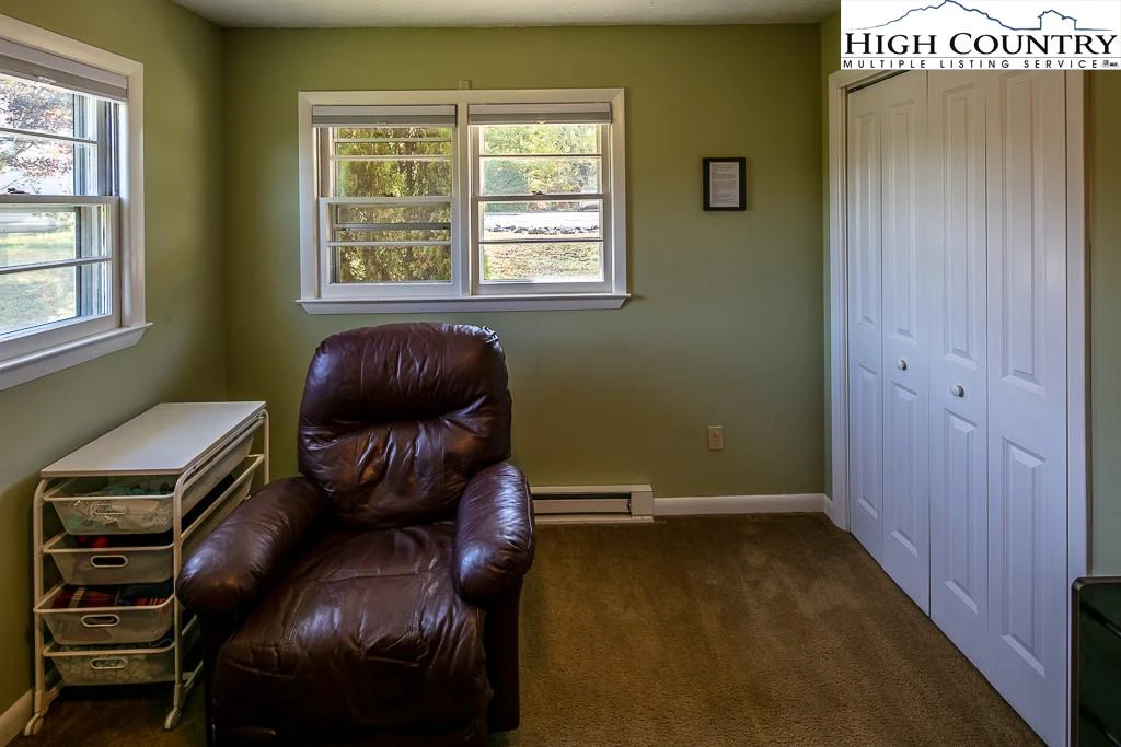 Image number 9 for the current listing