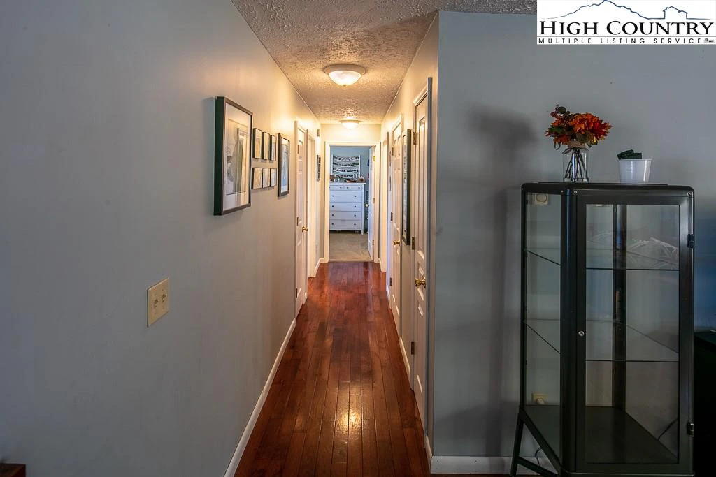 Image number 13 for the current listing
