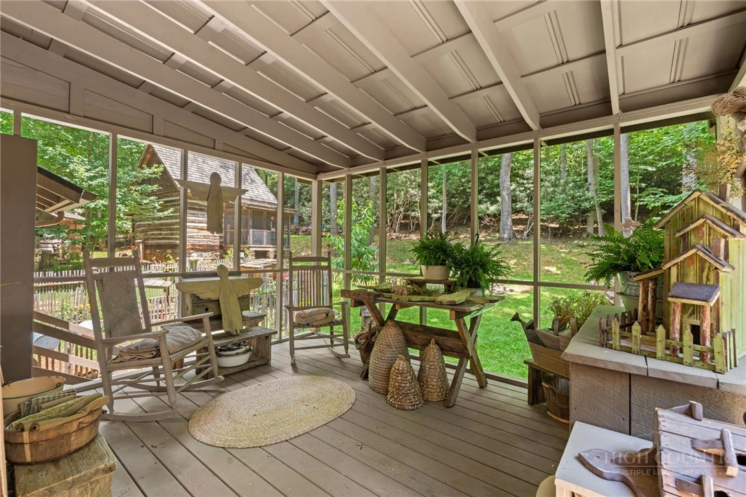 Image number 15 for the current listing