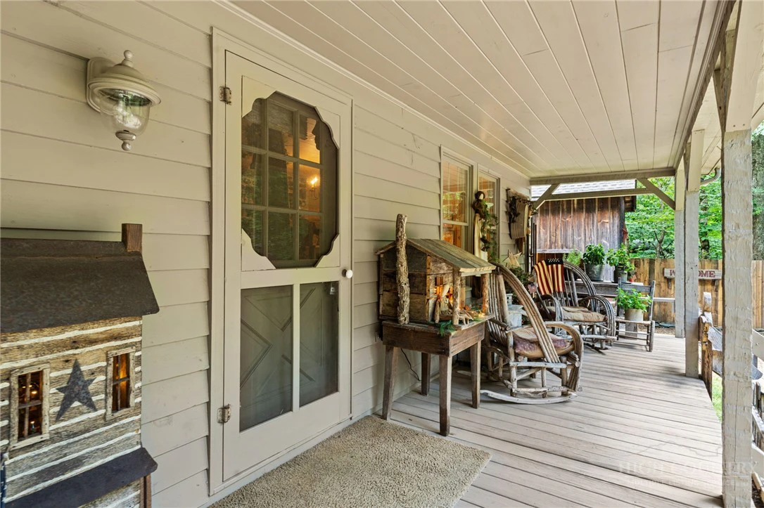 Image number 6 for the current listing