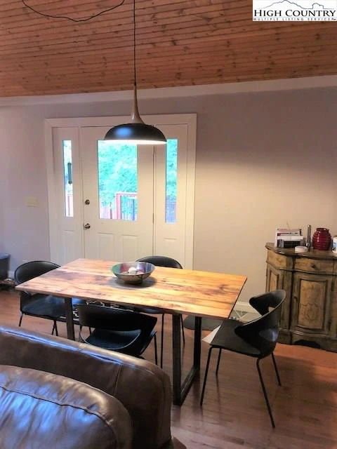 Image number 19 for the current listing