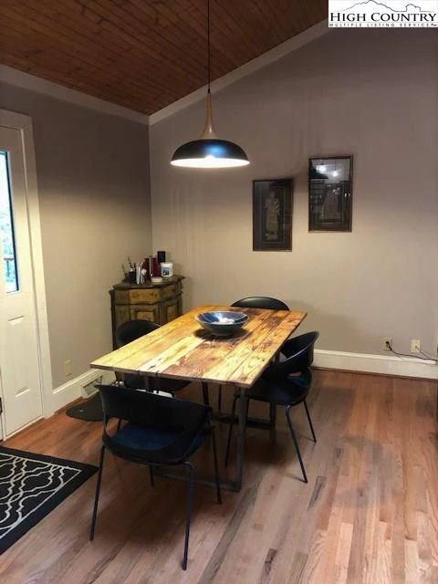 Image number 21 for the current listing