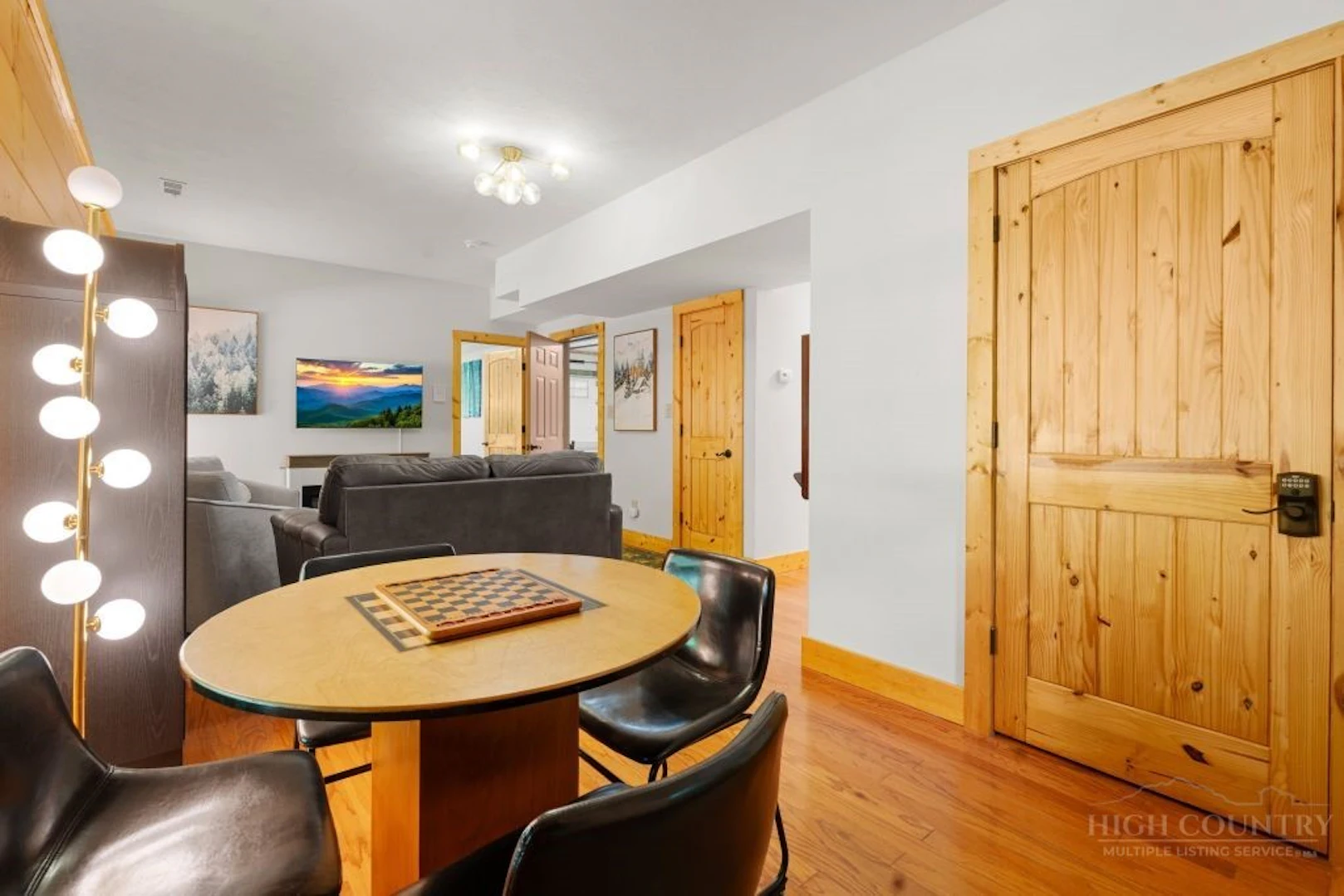 Image number 21 for the current listing