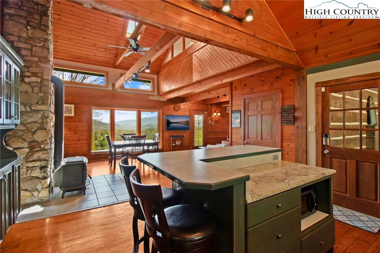 Image number 14 for the current listing