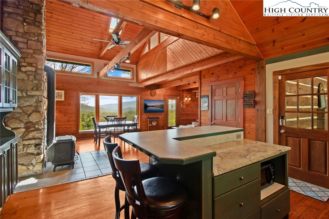Image number 14 for the current listing