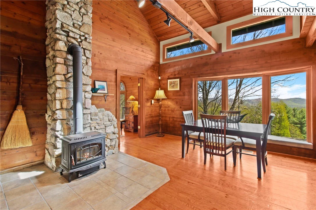 Image number 4 for the current listing