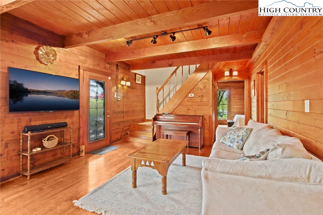 Image number 7 for the current listing