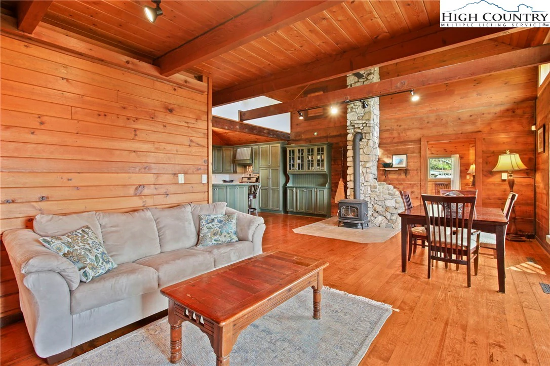Image number 9 for the current listing