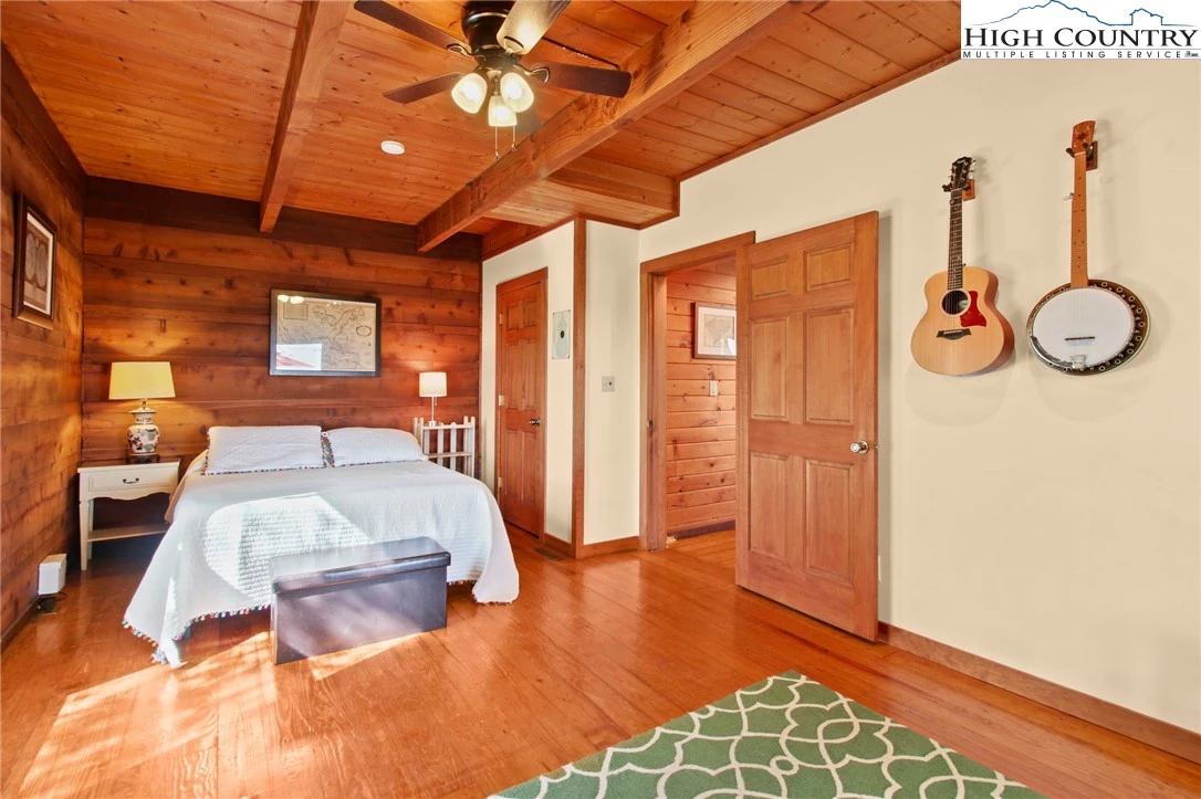 Image number 11 for the current listing