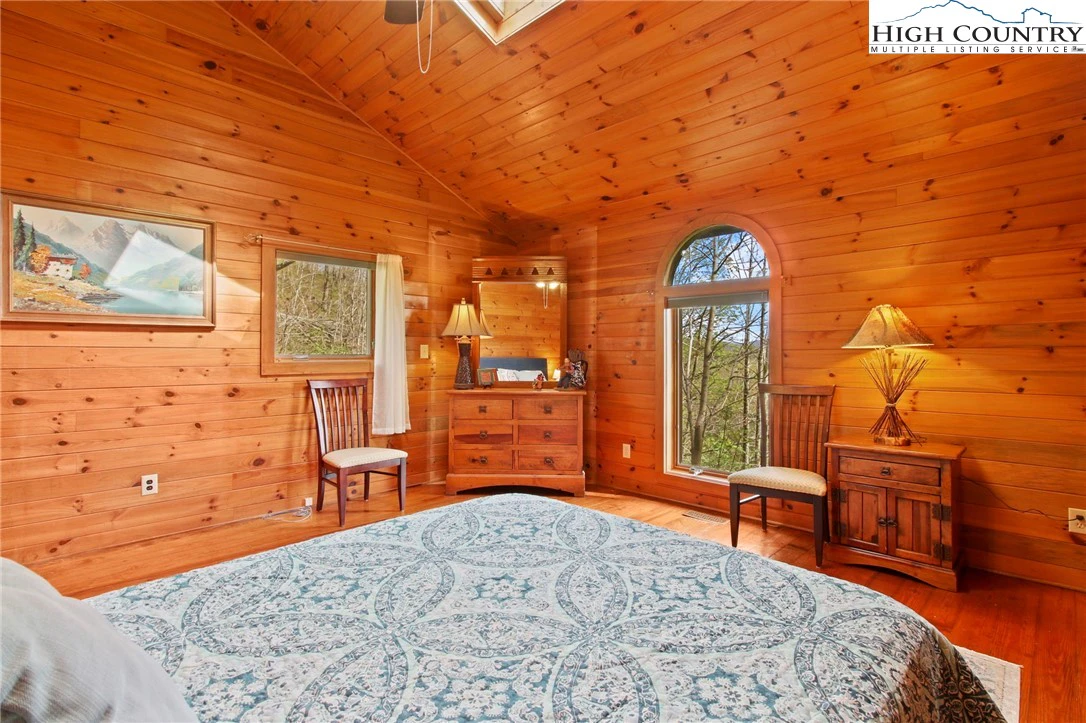 Image number 2 for the current listing