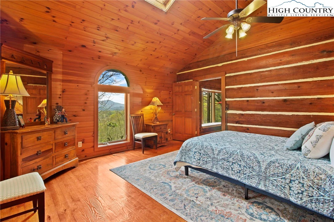 Image number 15 for the current listing