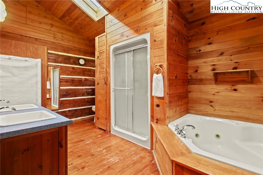 Image number 16 for the current listing