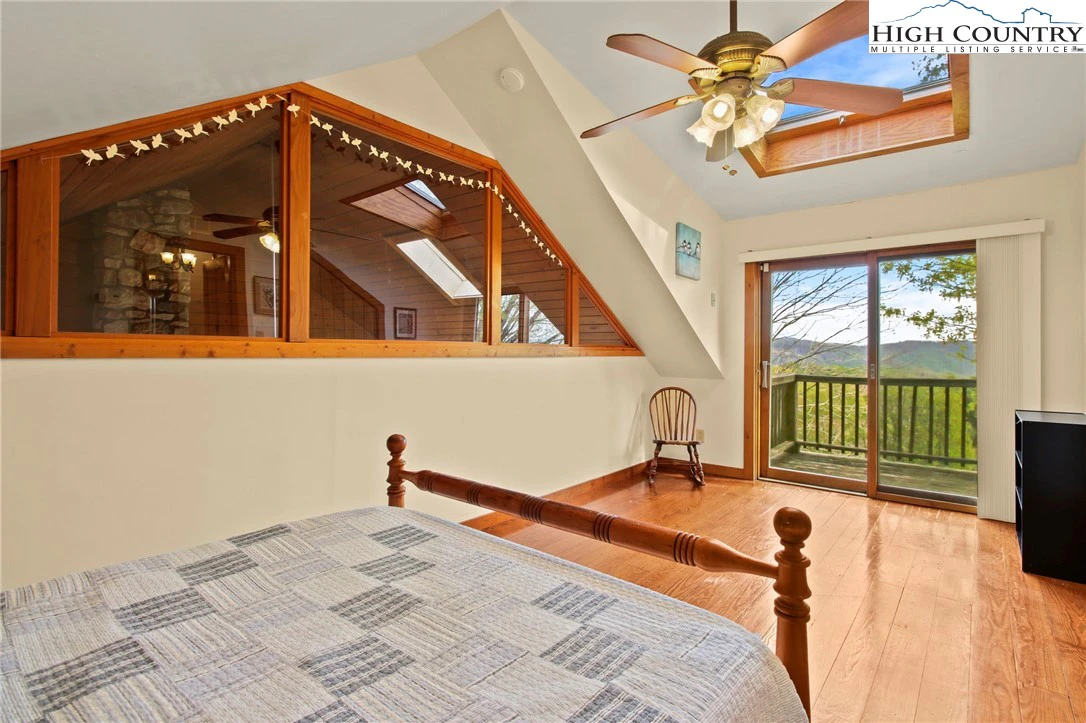 Image number 18 for the current listing