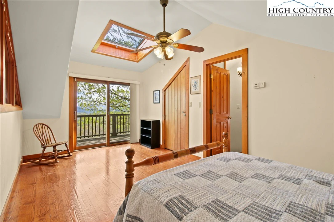 Image number 19 for the current listing