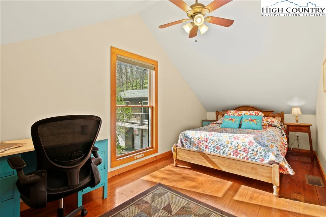 Image number 21 for the current listing