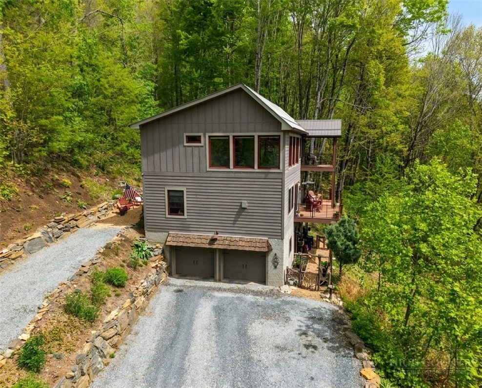 Image number 18 for the current listing