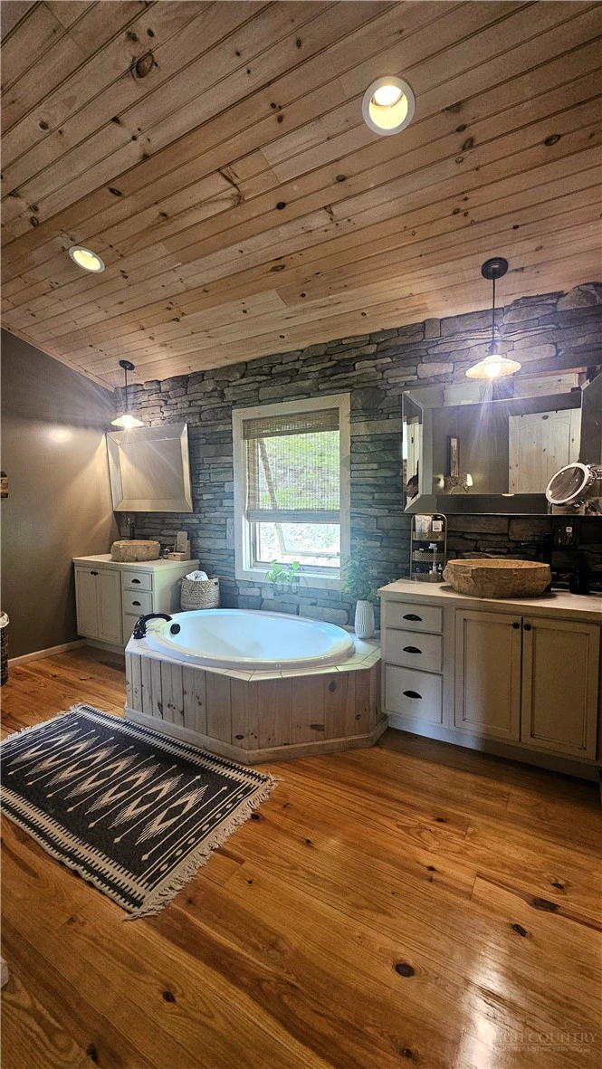 Image number 6 for the current listing