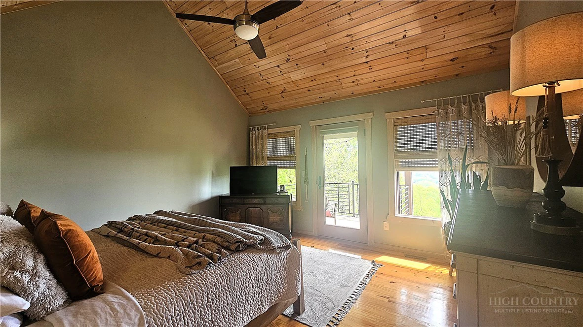 Image number 3 for the current listing
