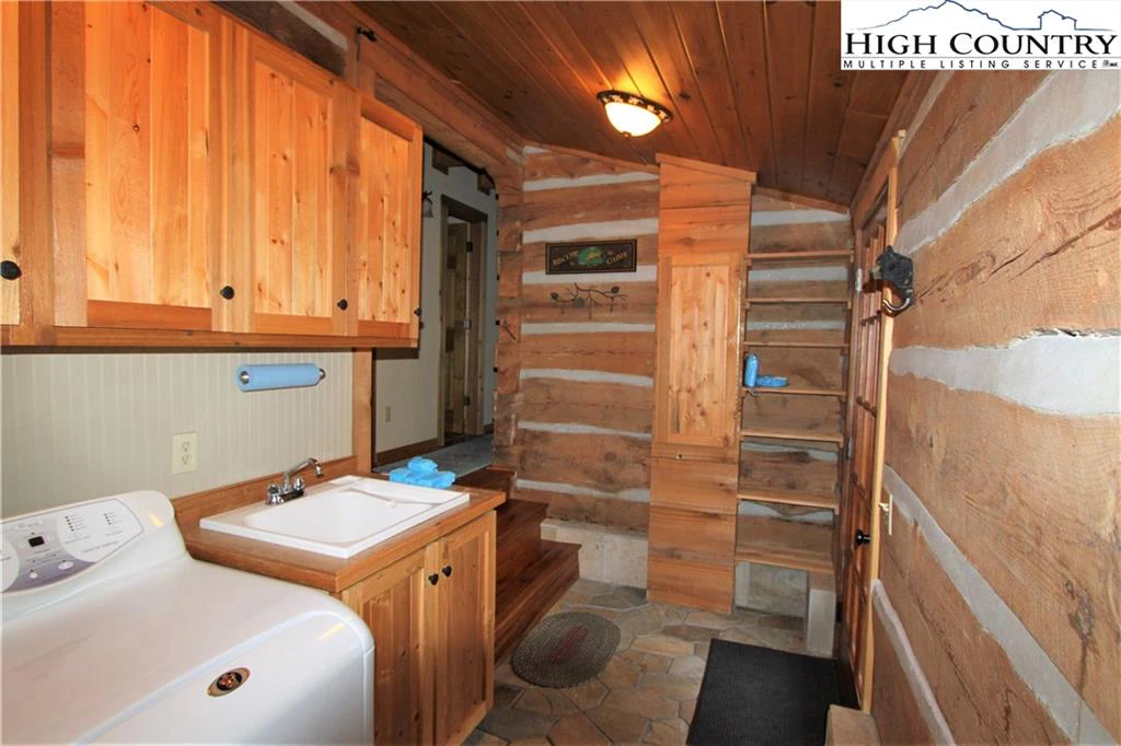 Image number 21 for the current listing