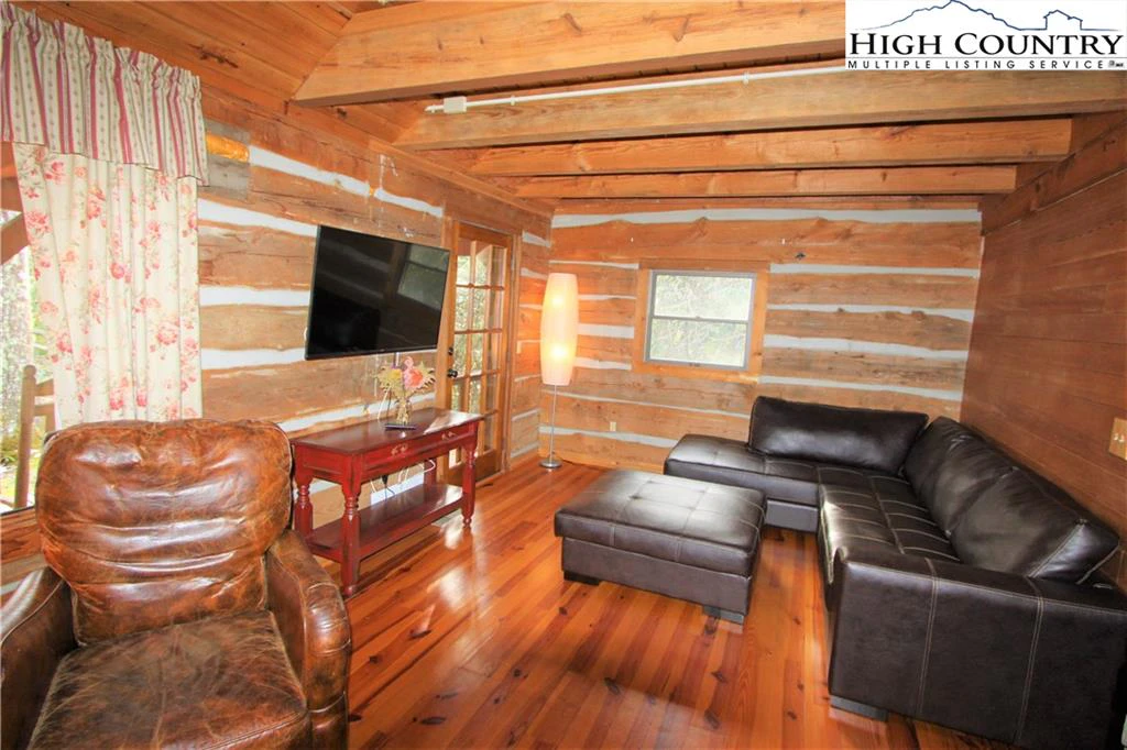 Image number 3 for the current listing