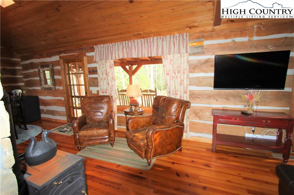 Image number 4 for the current listing