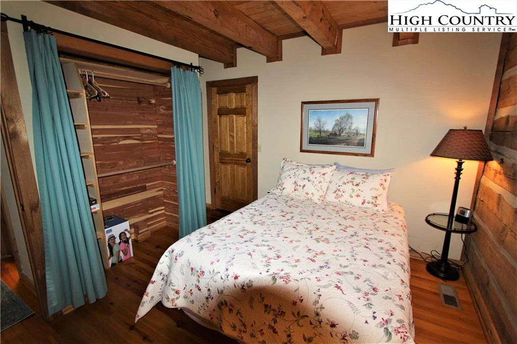 Image number 5 for the current listing