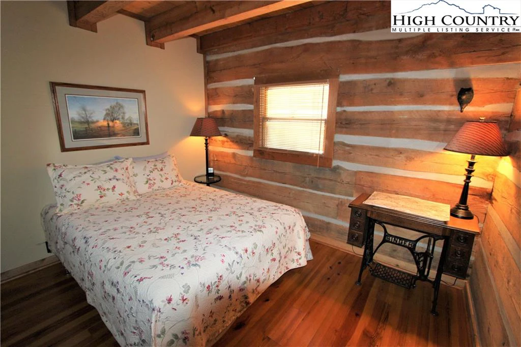 Image number 6 for the current listing