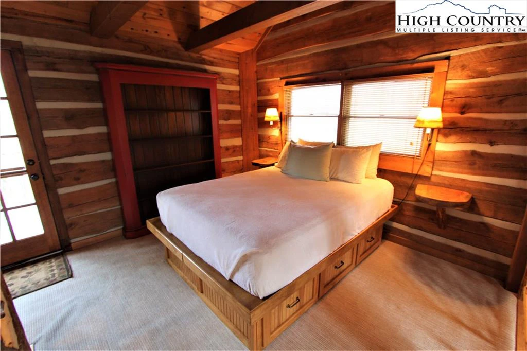 Image number 2 for the current listing