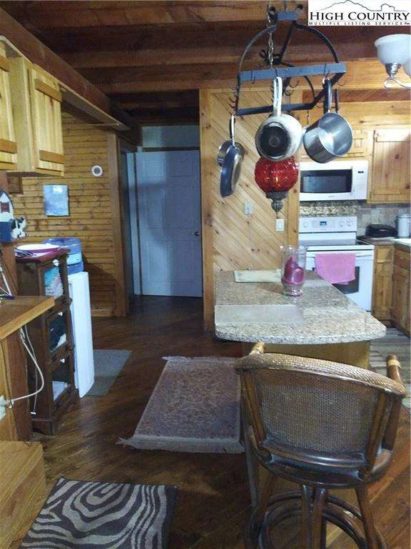 Image number 21 for the current listing