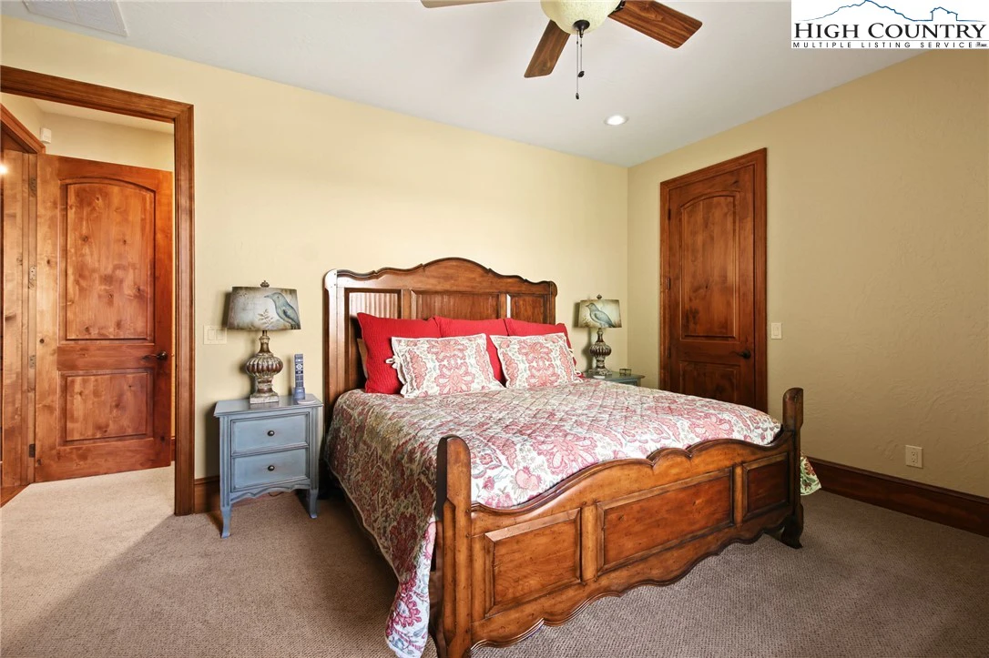 Image number 5 for the current listing