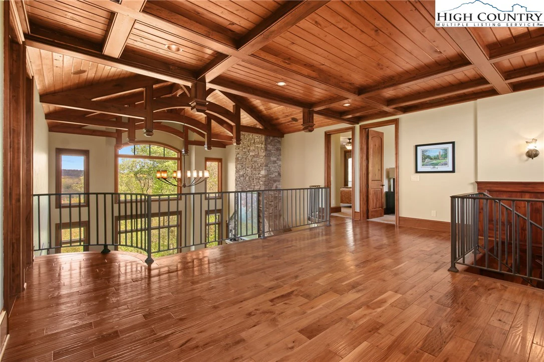Image number 7 for the current listing