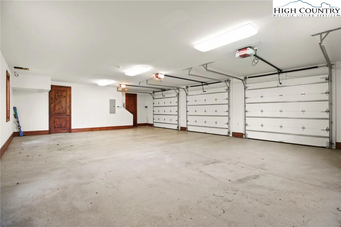 Image number 20 for the current listing