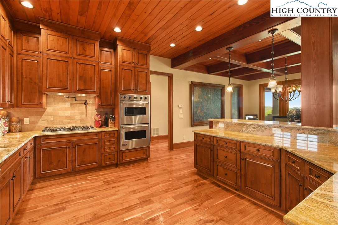 Image number 37 for the current listing