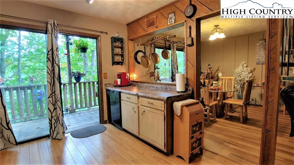 Image number 15 for the current listing