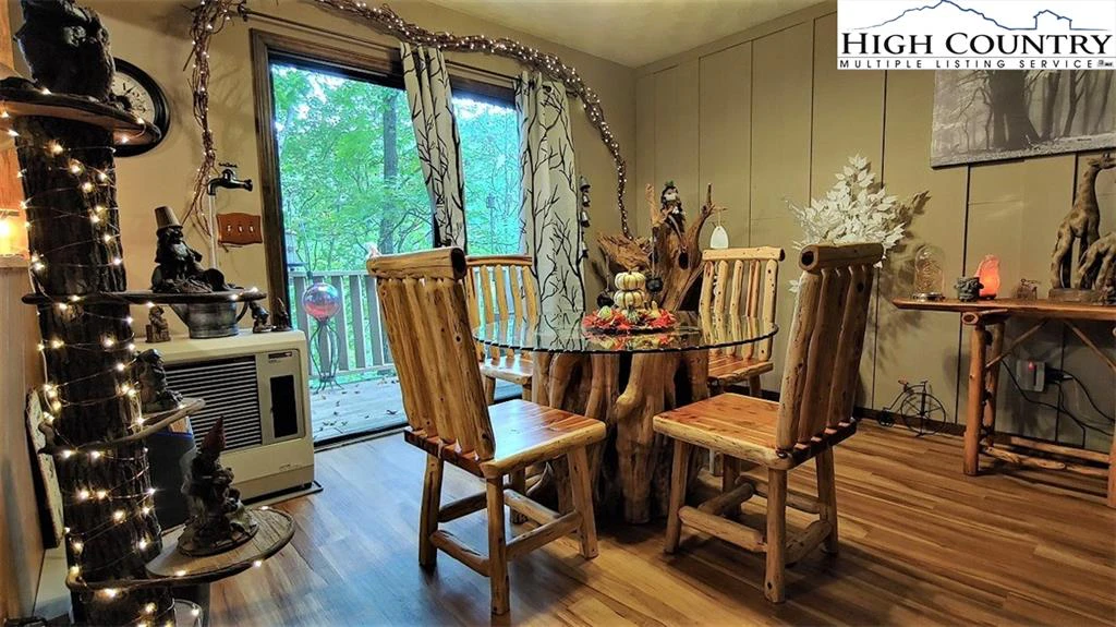 Image number 2 for the current listing