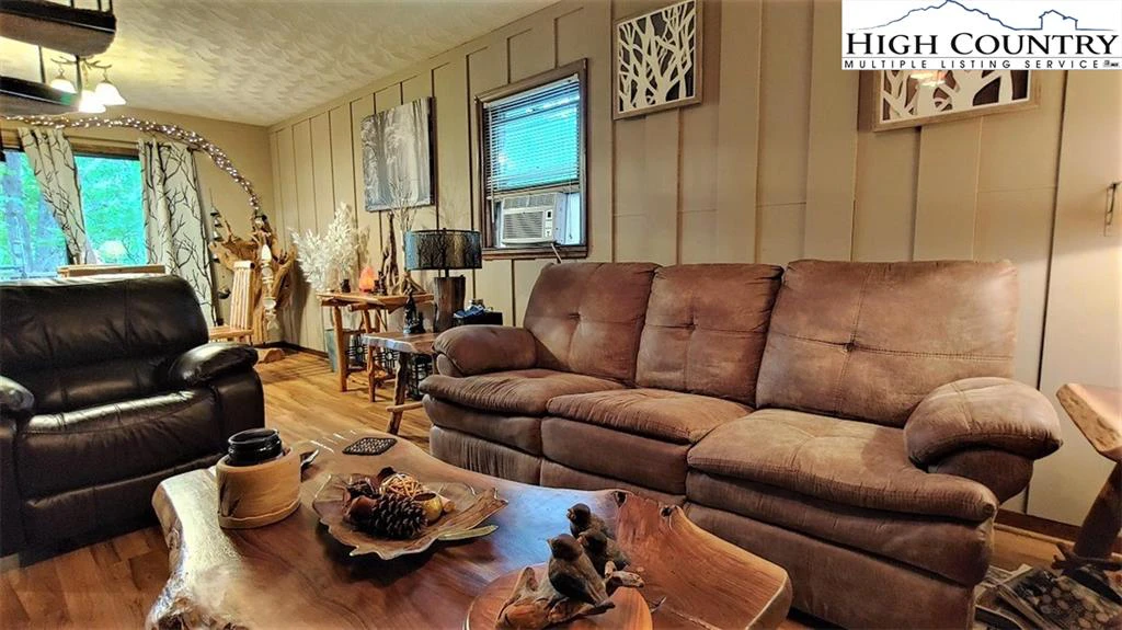Image number 12 for the current listing